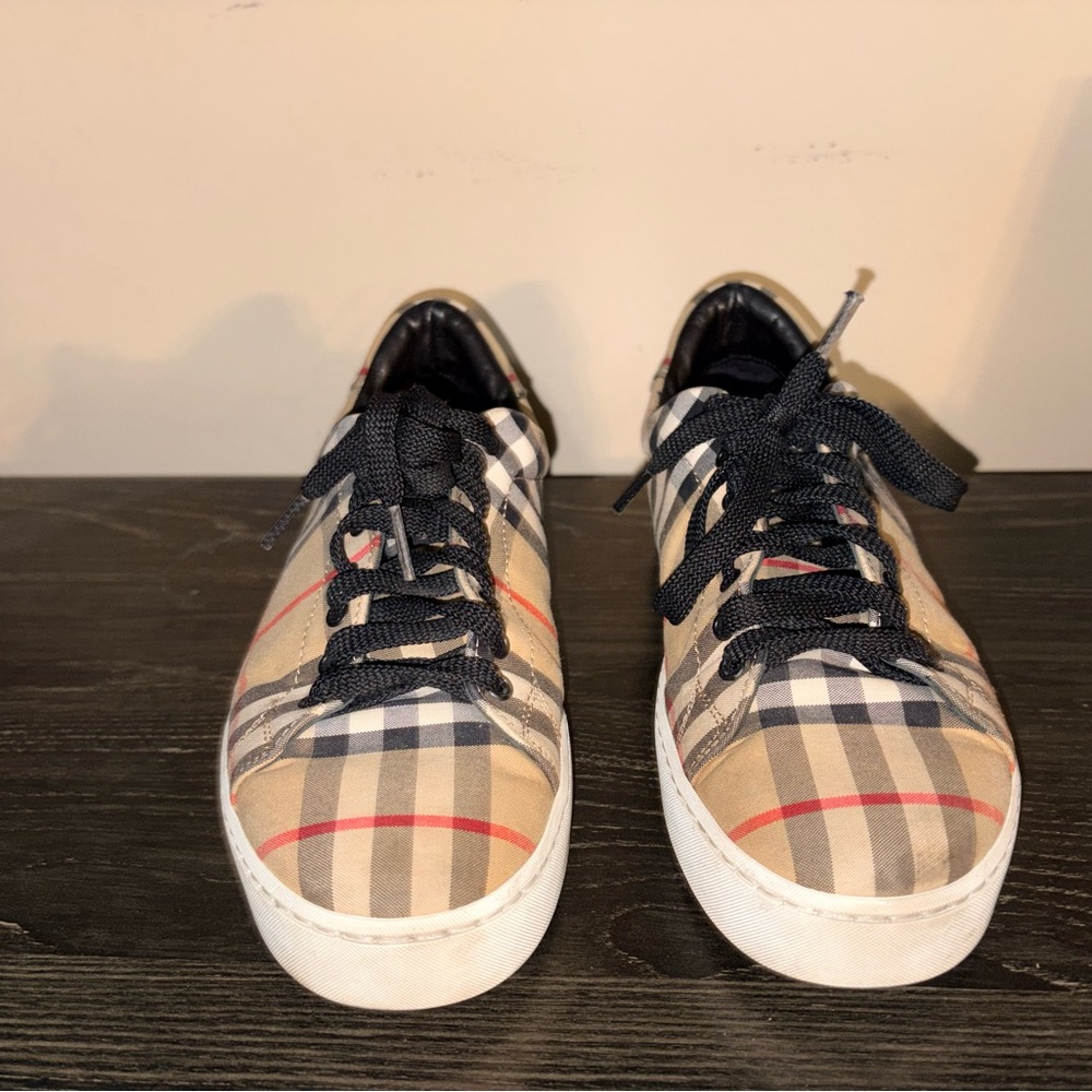 Burberry sneakers no box - Picture 3 of 3